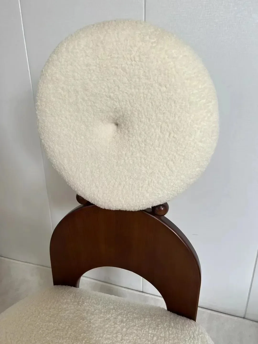 Vintage Wood Earring Chair with Backrest for Simple Bedroom Dressing, Tool Parts
Vintage Wood Earring Chair with Backrest for Simple Bedroom Dressing, Tool Parts