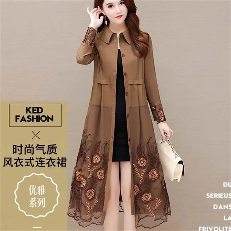 High end Embroidered Trench Coat For Women Mid Length 2023 New Style Temperament Reduced Age mom Fitting Spring and Autumn Coat
High end Embroidered Trench Coat For Women Mid Length 2023 New Style Temperament Reduced Age mom Fitting Spring and Autumn Coat