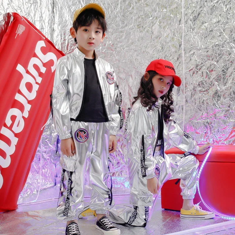 New Children Hip Hop Jazz Dance Costumes PU Silver Color Long Sleeve Jacket Coat Trousers Suit Street Dance Drum Stage Costume
New Children Hip Hop Jazz Dance Costumes PU Silver Color Long Sleeve Jacket Coat Trousers Suit Street Dance Drum Stage Costume