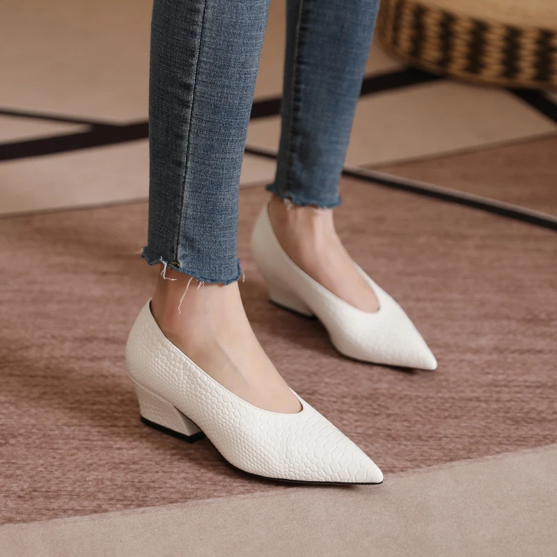New Fashion Pointed Toe Dress Shoes Elegant Snakeskin Pattern Ladies Chunky Heel Pumps Female V Cut All Matched Women Shoes
New Fashion Pointed Toe Dress Shoes Elegant Snakeskin Pattern Ladies Chunky Heel Pumps Female V Cut All Matched Women Shoes