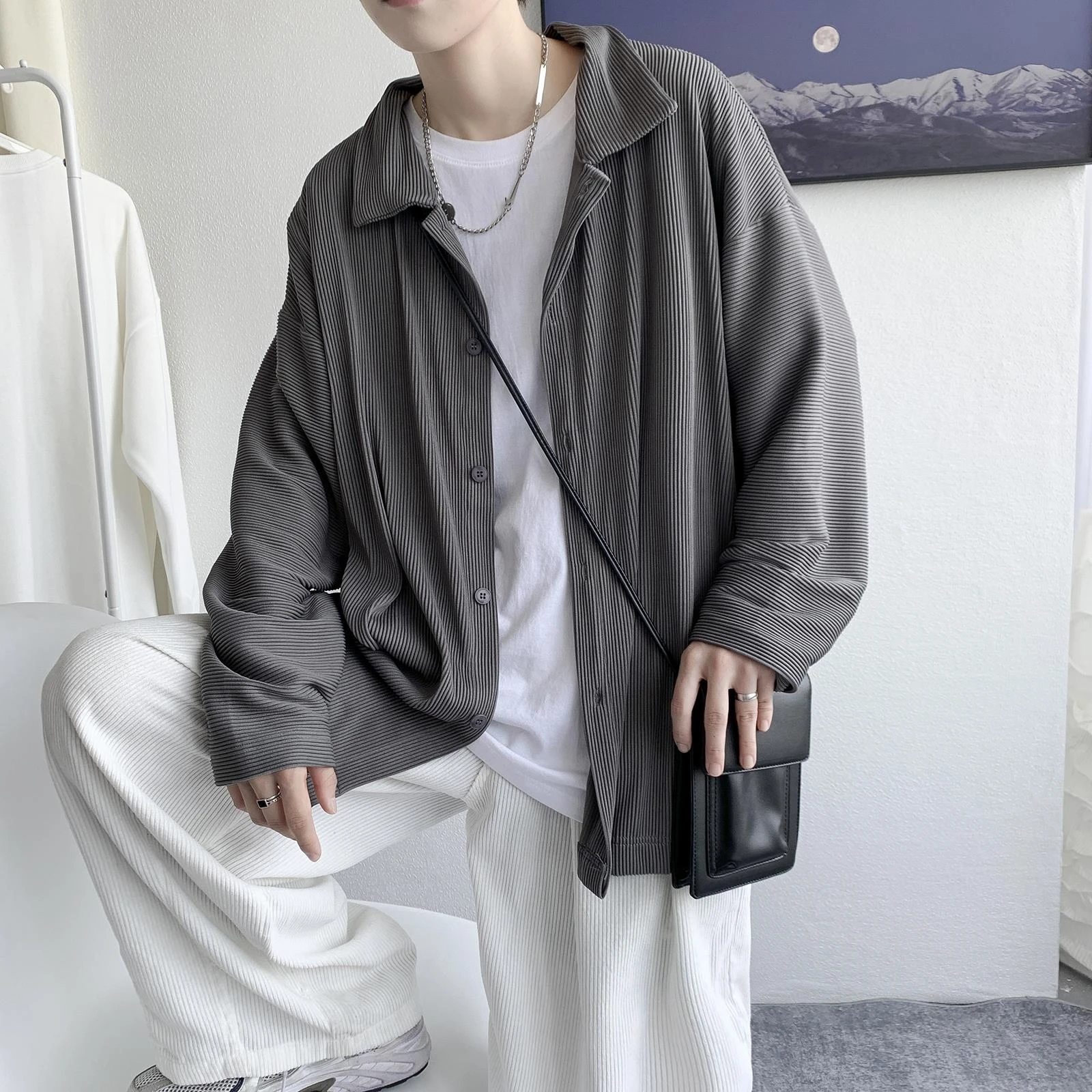 Neutral Style Shirts Men Loose Solid Color Long Sleeved Shirt Korean Pleated Blouses Autumn Coats Harajuku Street Lapel Shirt
Neutral Style Shirts Men Loose Solid Color Long Sleeved Shirt Korean Pleated Blouses Autumn Coats Harajuku Street Lapel Shirt