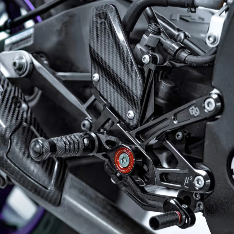 Suitable for Yamaha R1 raised foot pedal R1M modification accessories, carbon fiber CNC adjustable raised foot pedal
Suitable for Yamaha R1 raised foot pedal R1M modification accessories, carbon fiber CNC adjustable raised foot pedal
