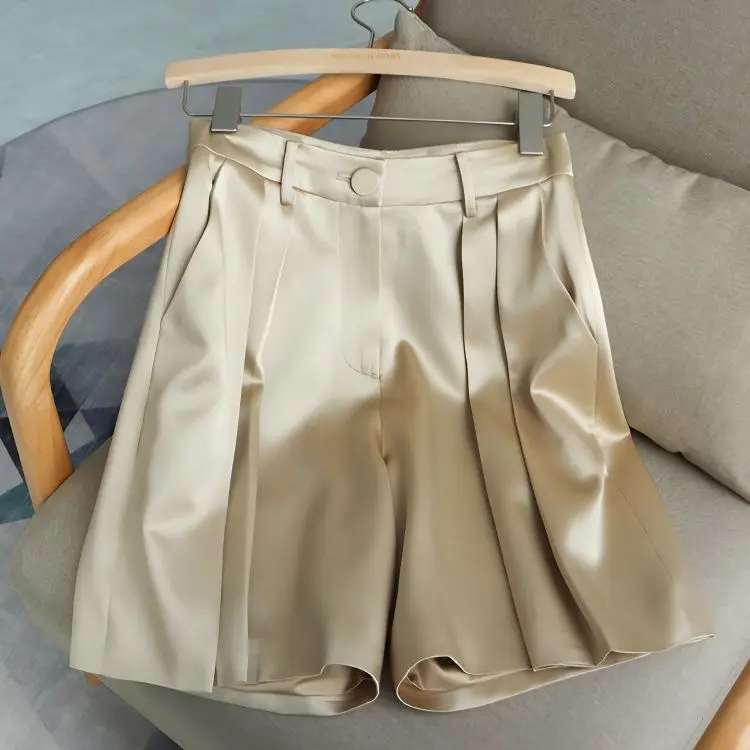 Casual Suit Shorts for Women 2023 Summer Loose Satin Short Pants Solid Female Wide Leg A-line High Waist Shorts
Casual Suit Shorts for Women 2023 Summer Loose Satin Short Pants Solid Female Wide Leg A-line High Waist Shorts