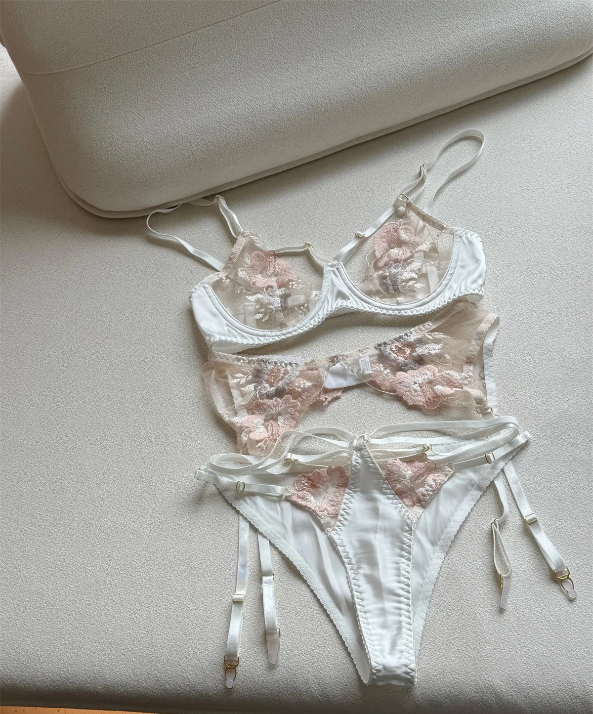 Lace embroidery embossed flowers lingerie set large breasts show small upturned underwear push up sexy bra three-piece set 11 S549c6d8664824580a28534003f10b0631