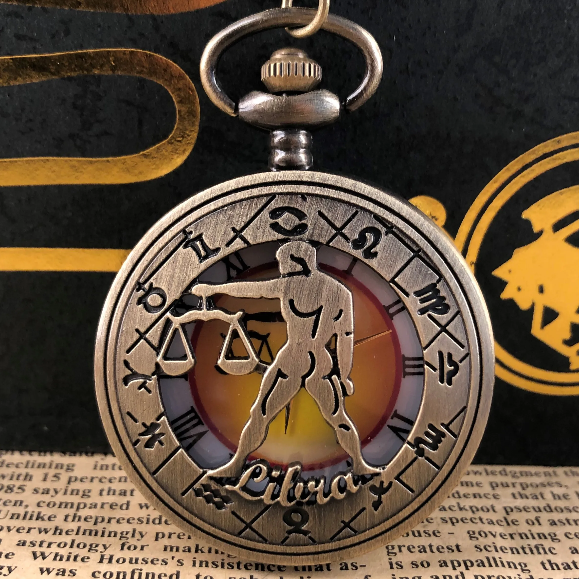 

Classic Quartz Pocket Watch Skeleton Portrait Roman Numerals Popular Accessories Strap Chain Pendant Clock Men Women Gift