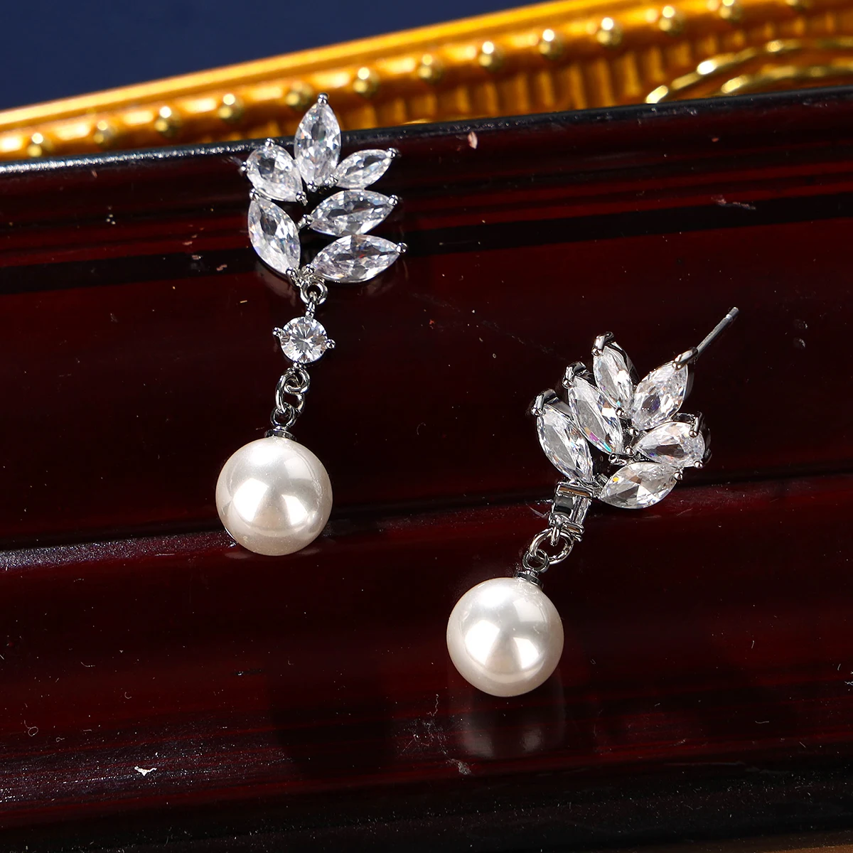 

Elegant pearl bridal wedding earrings, set with cubic zirconia crystals and white pearls,suitable for brides, bridesmaids, gifts