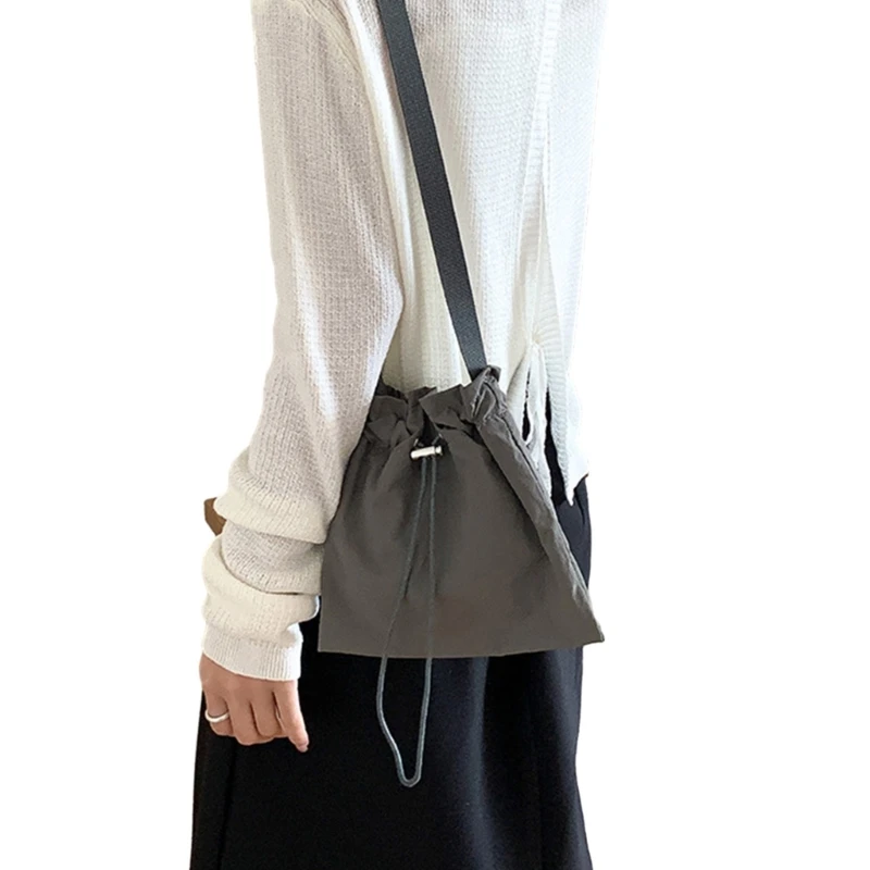 2023 Nylon Pleated Bag Fashion Crossbody Bag Solid Color Shoulder Bags for Women Girl Versatile Ruched Drawstring Bags
2023 Nylon Pleated Bag Fashion Crossbody Bag Solid Color Shoulder Bags for Women Girl Versatile Ruched Drawstring Bags