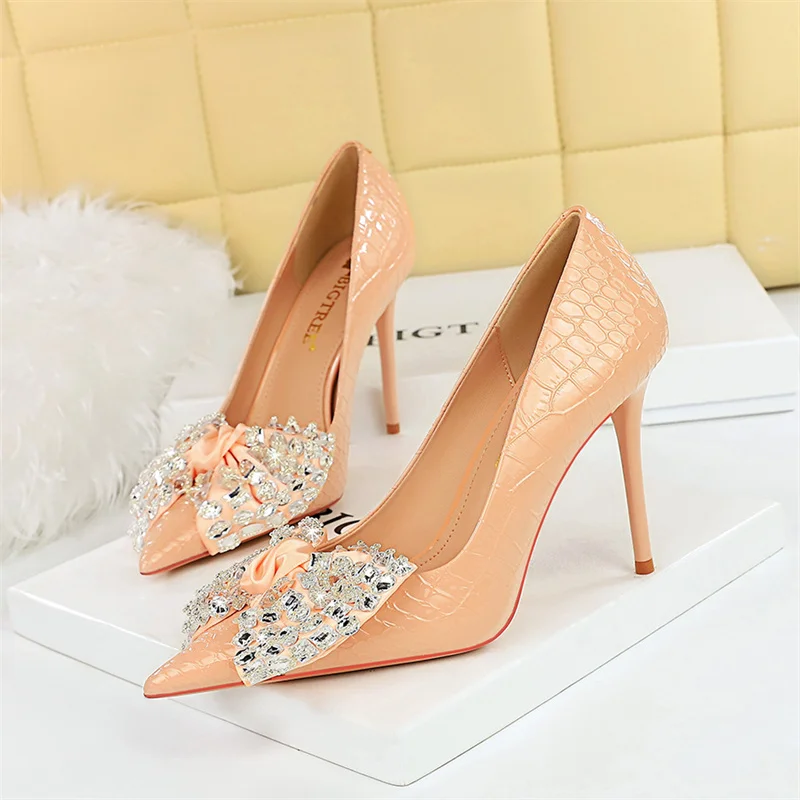 

Fashion Women Banquet Slim Ultra Thin High Heels Shallow Mouth Pointed Rhinestone Bow Tie Patent Leather Single Shoes