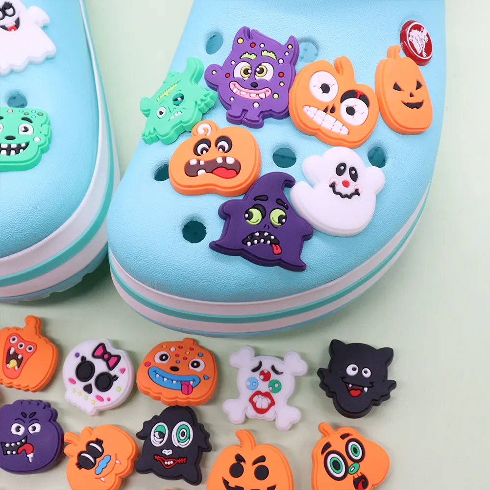 

Wholesale 50pcs PVC Shoe Charms Halloween White Ghost Pumpkin Monster Accessories Shoe Buckles Fit Croc Jibz Kids X-mas Gift