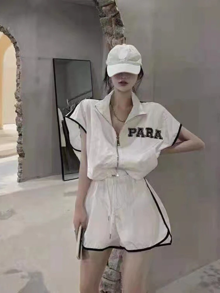 Letter Sports Casual Fried Street Fashion Suit Women's Summer Thin Section Sunscreen Blouse Short-sleeved Shorts Two-piece Set
Letter Sports Casual Fried Street Fashion Suit Women's Summer Thin Section Sunscreen Blouse Short-sleeved Shorts Two-piece Set