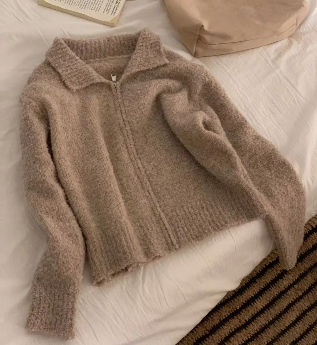 2023 Women's Clothing Autumn and Winter New simple lapel zipper loose knit cardigan all-match coat 0907
2023 Women's Clothing Autumn and Winter New simple lapel zipper loose knit cardigan all-match coat 0907