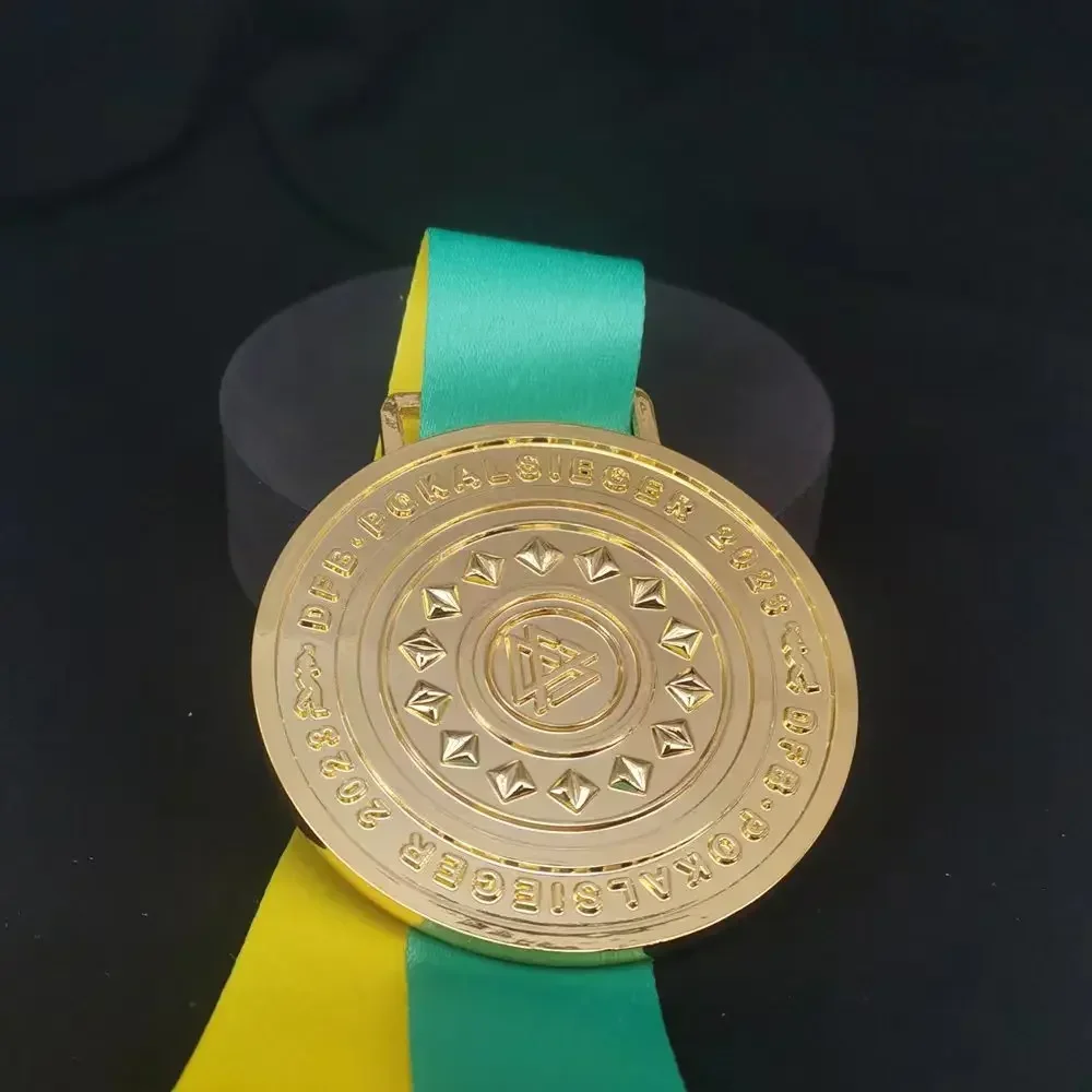 2023 DFB-медали финального чемпиона покала, медаль чемпионов RB, лейпсон, металлические медали, веерские сувениры
2023 DFB-медали финального чемпиона покала, медаль чемпионов RB, лейпсон, металлические медали, веерские сувениры