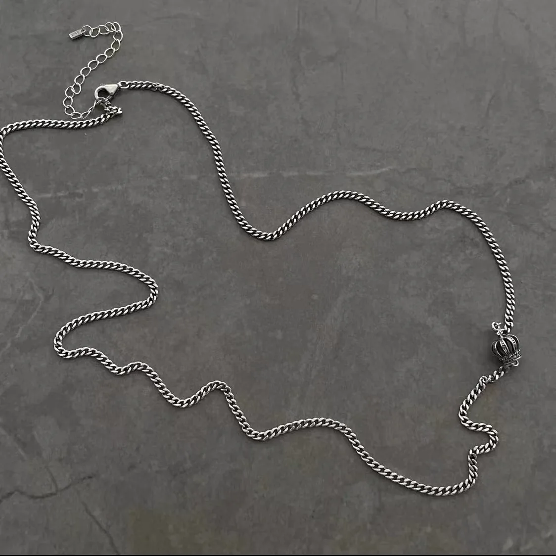 S925 Sterling Silver Crown Necklace Female Autumn And Winter New Vintage Do Old Korean Version Sweater Collarbone Chain
S925 Sterling Silver Crown Necklace Female Autumn And Winter New Vintage Do Old Korean Version Sweater Collarbone Chain