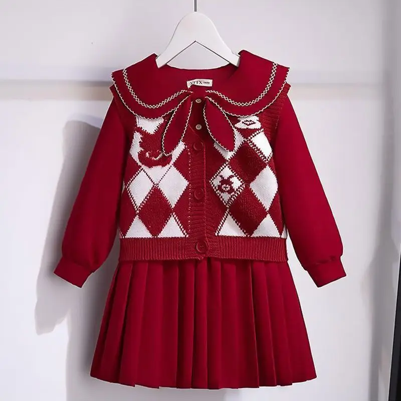Girls' Autumn Dress Set 2023 New Fashionable Girls' Autumn and Winter Red Sweater Vest Two Piece Set
Girls' Autumn Dress Set 2023 New Fashionable Girls' Autumn and Winter Red Sweater Vest Two Piece Set