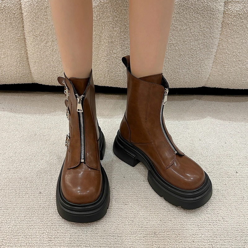 Женские сапоги до середины икры, ботинки на молнии с пряжкой и круглым носком, обувь в современном стиле, 2023
Женские сапоги до середины икры, ботинки на молнии с пряжкой и круглым носком, обувь в современном стиле, 2023