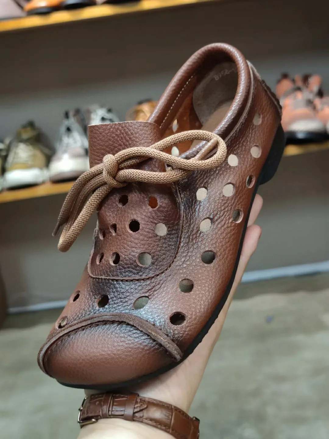 Birkuir Retro Hollow Out Flats Women Shoes Lace Up Soft Genuine Leather Luxury Shoes Breathable Low Heel Elegant Shoes Ladies
Birkuir Retro Hollow Out Flats Women Shoes Lace Up Soft Genuine Leather Luxury Shoes Breathable Low Heel Elegant Shoes Ladies