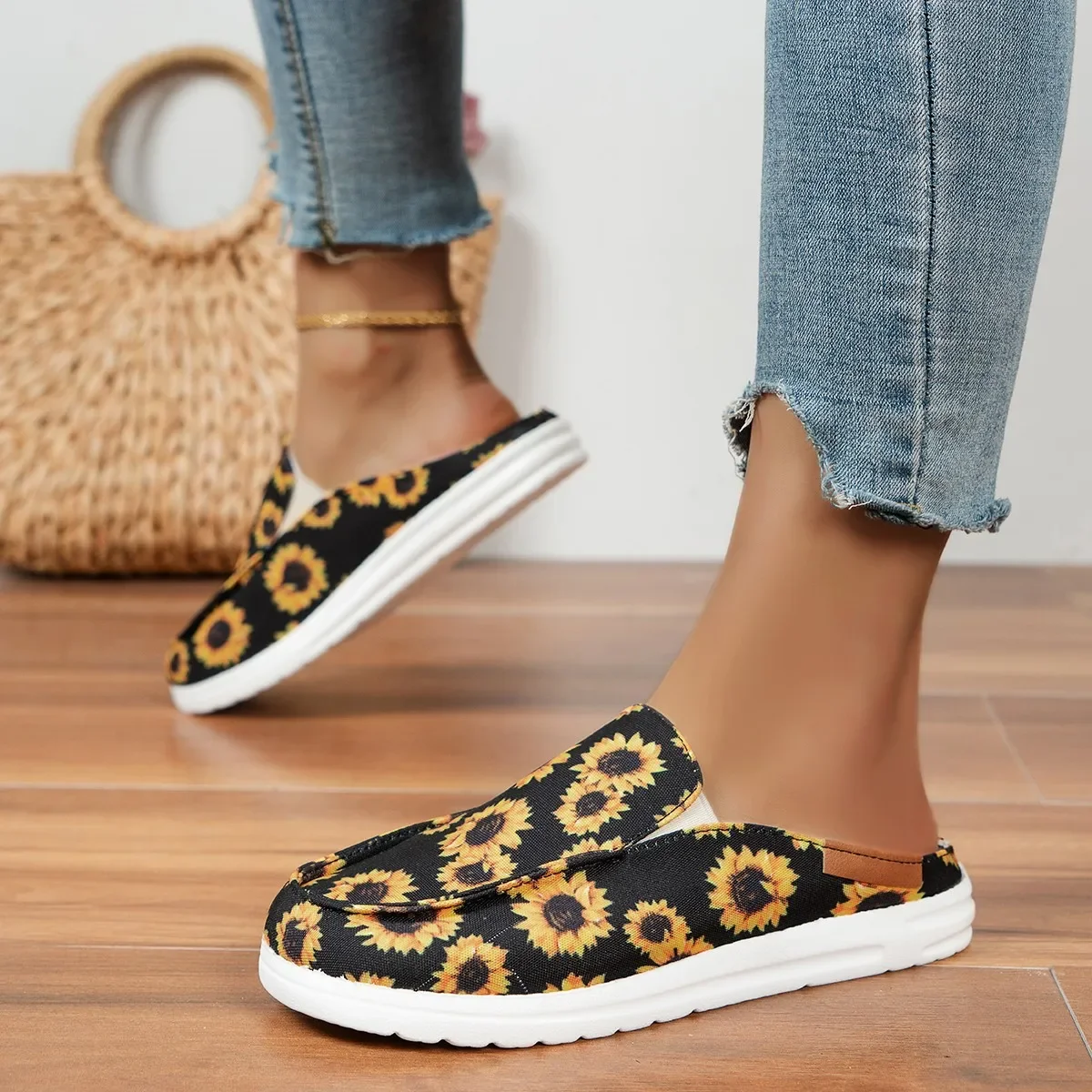 2024 Summer Women Vulcanized Shoes Canvas Slip on Loafers Female Flat Fashion Ladies Walking White Casual Sneakers
2024 Summer Women Vulcanized Shoes Canvas Slip on Loafers Female Flat Fashion Ladies Walking White Casual Sneakers