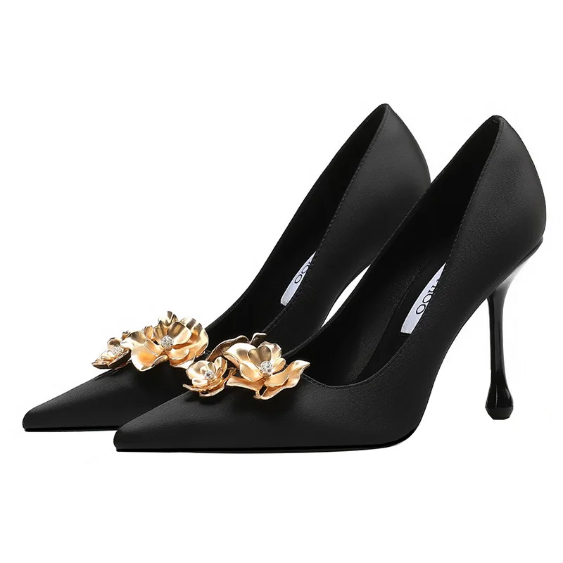 

Spring/Summer New Pointed Shallow Mouth Silk Surface Metal Flower Single Shoes Thin High Heels Banquet Dress Sexy Women's Sandal