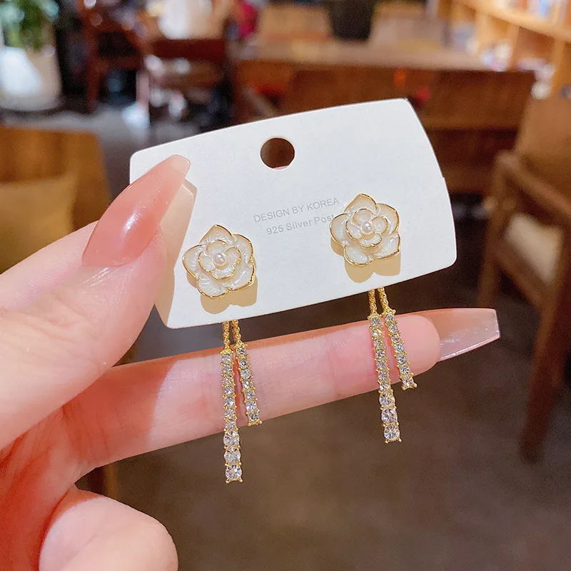 White Flower Zircon Square Pendant Earrings for Women Light Luxury Versatile Earrings Jewelry Accessories brincos Wholesale
White Flower Zircon Square Pendant Earrings for Women Light Luxury Versatile Earrings Jewelry Accessories brincos Wholesale