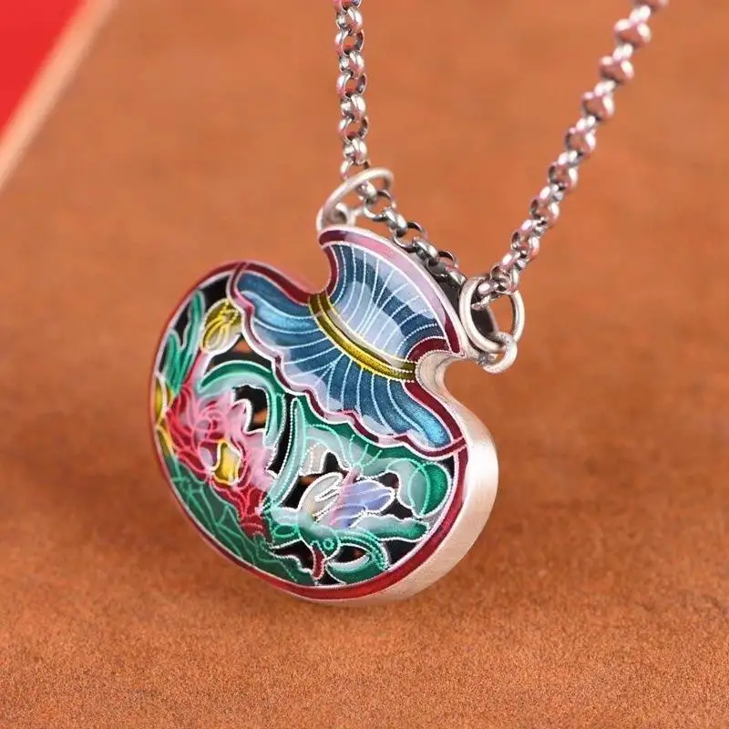 Vintage Ethnic Style Pendant Dropped Oil Hollow Lock Gold Fish Lotus Flower Treasure Bottle Double Ring Female Pendant
Vintage Ethnic Style Pendant Dropped Oil Hollow Lock Gold Fish Lotus Flower Treasure Bottle Double Ring Female Pendant