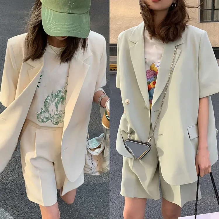 Korean Loose 2 Piece Women Short Set With Blazer Summer 2024 Thin Short-sleeved Blazers + Shorts Casual Office Ladies Suits Z15
Korean Loose 2 Piece Women Short Set With Blazer Summer 2024 Thin Short-sleeved Blazers + Shorts Casual Office Ladies Suits Z15