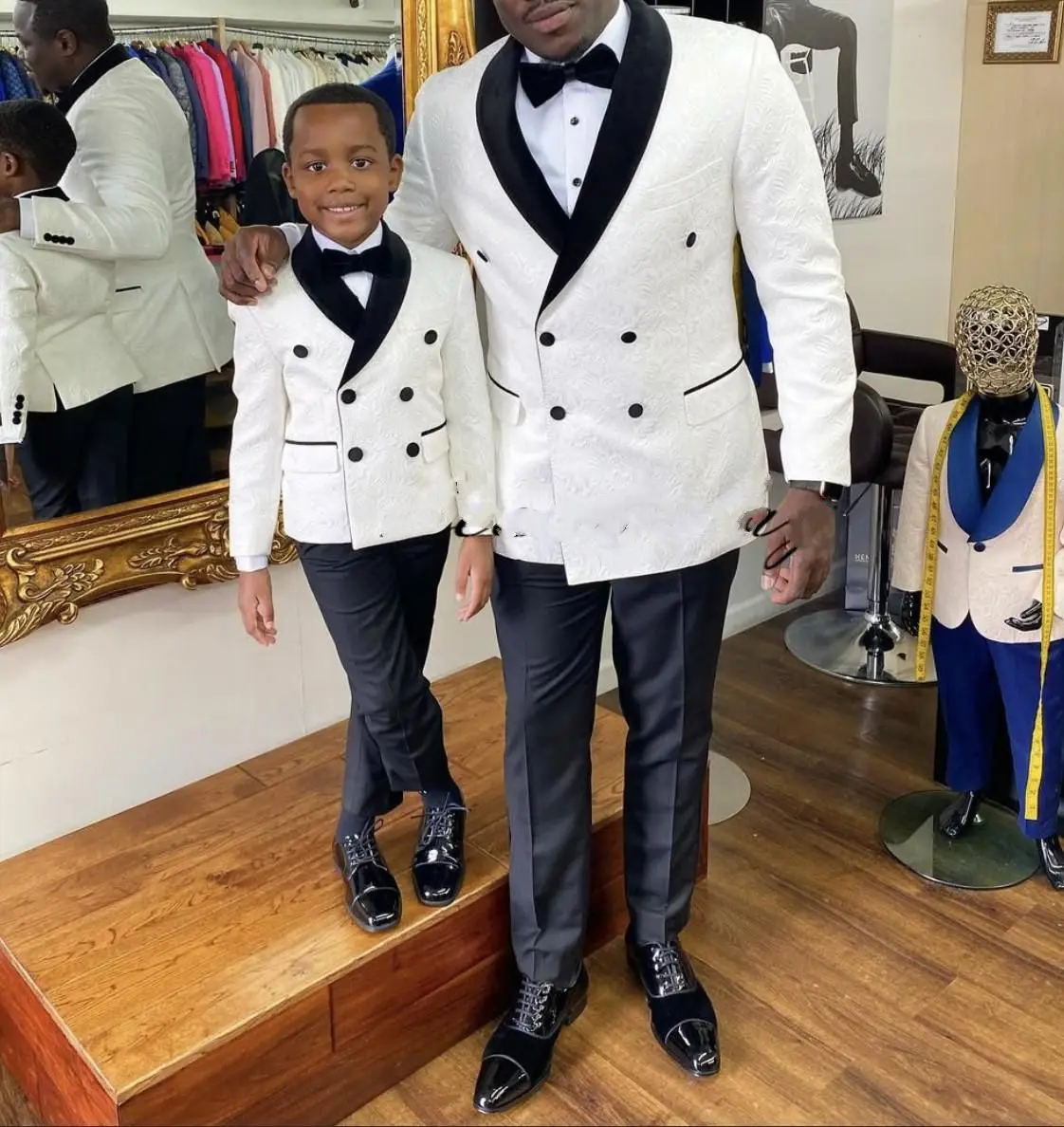 White Boys Suit 2 Piece Wedding Tuxedo Double Breasted Blazer Pants SetChild Jacket Jacquard Custom Suit
White Boys Suit 2 Piece Wedding Tuxedo Double Breasted Blazer Pants SetChild Jacket Jacquard Custom Suit