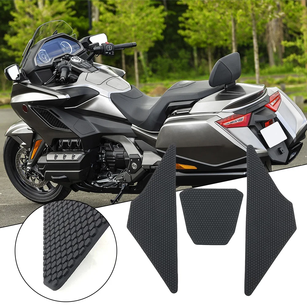 Traction Knee Pad Enhance Safety and Style with 3PCS Fuel/Gas Tank Pad Decal/Logo Sticker for Honda GL1800 2018 2022
Traction Knee Pad Enhance Safety and Style with 3PCS Fuel/Gas Tank Pad Decal/Logo Sticker for Honda GL1800 2018 2022