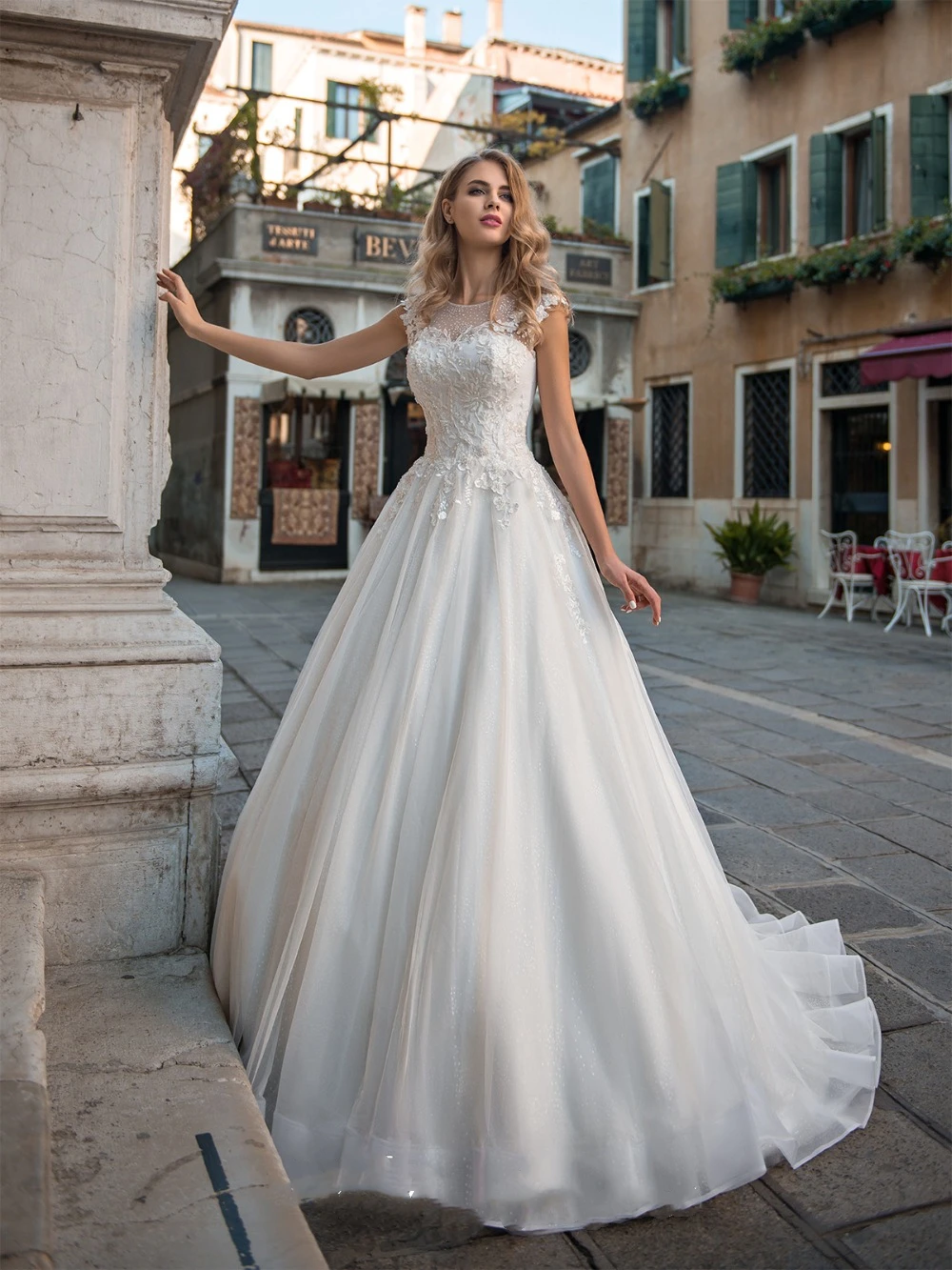 Luxury A-Line Lace Appliques Tulle Wedding Dress For Women Sleeveless O-Neck Button Back Bridal Gown Robe De Mariée Custom Made
Luxury A-Line Lace Appliques Tulle Wedding Dress For Women Sleeveless O-Neck Button Back Bridal Gown Robe De Mariée Custom Made