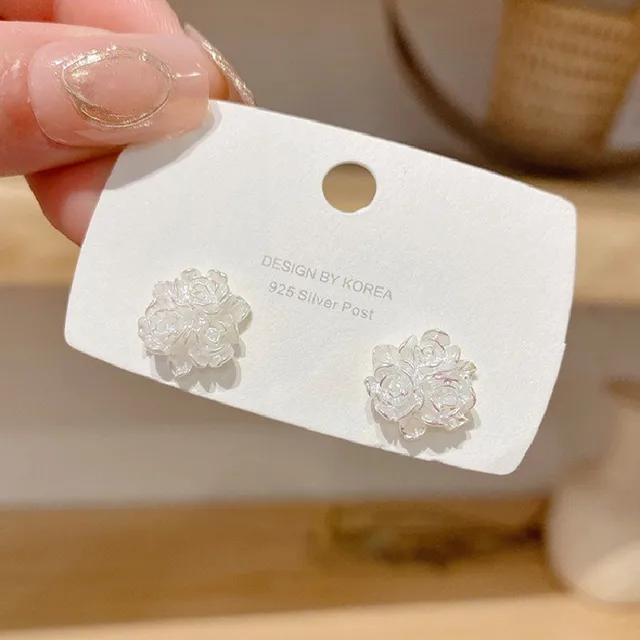 Boucles d'oreilles simples à fleurs blanches pour femmes, nouveau Design, fête coréenne, populaire, bon marché, bijoux à la mode, vente en gros 2