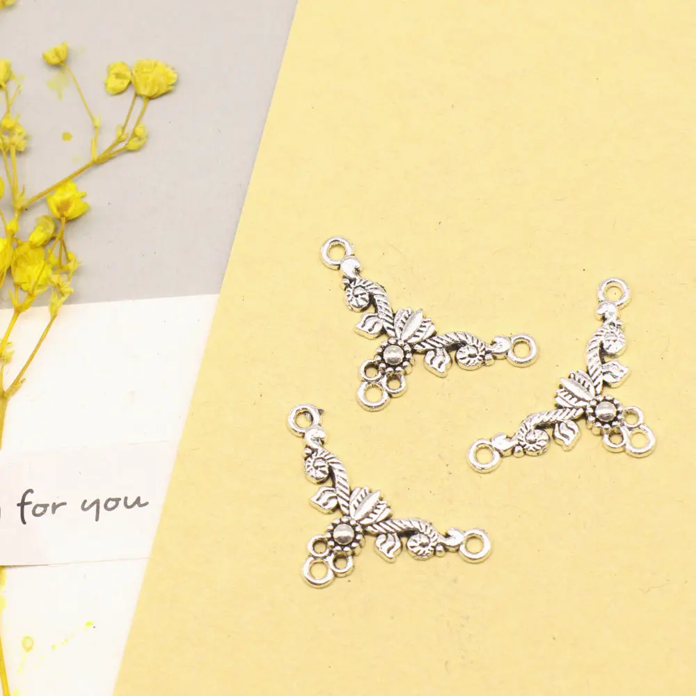 20pcs 24x26mm Auspicious Clouds Earring Connector Vintage Pendant Crafts Accessories Jewelry For Women Antique Silver Color
20pcs 24x26mm Auspicious Clouds Earring Connector Vintage Pendant Crafts Accessories Jewelry For Women Antique Silver Color