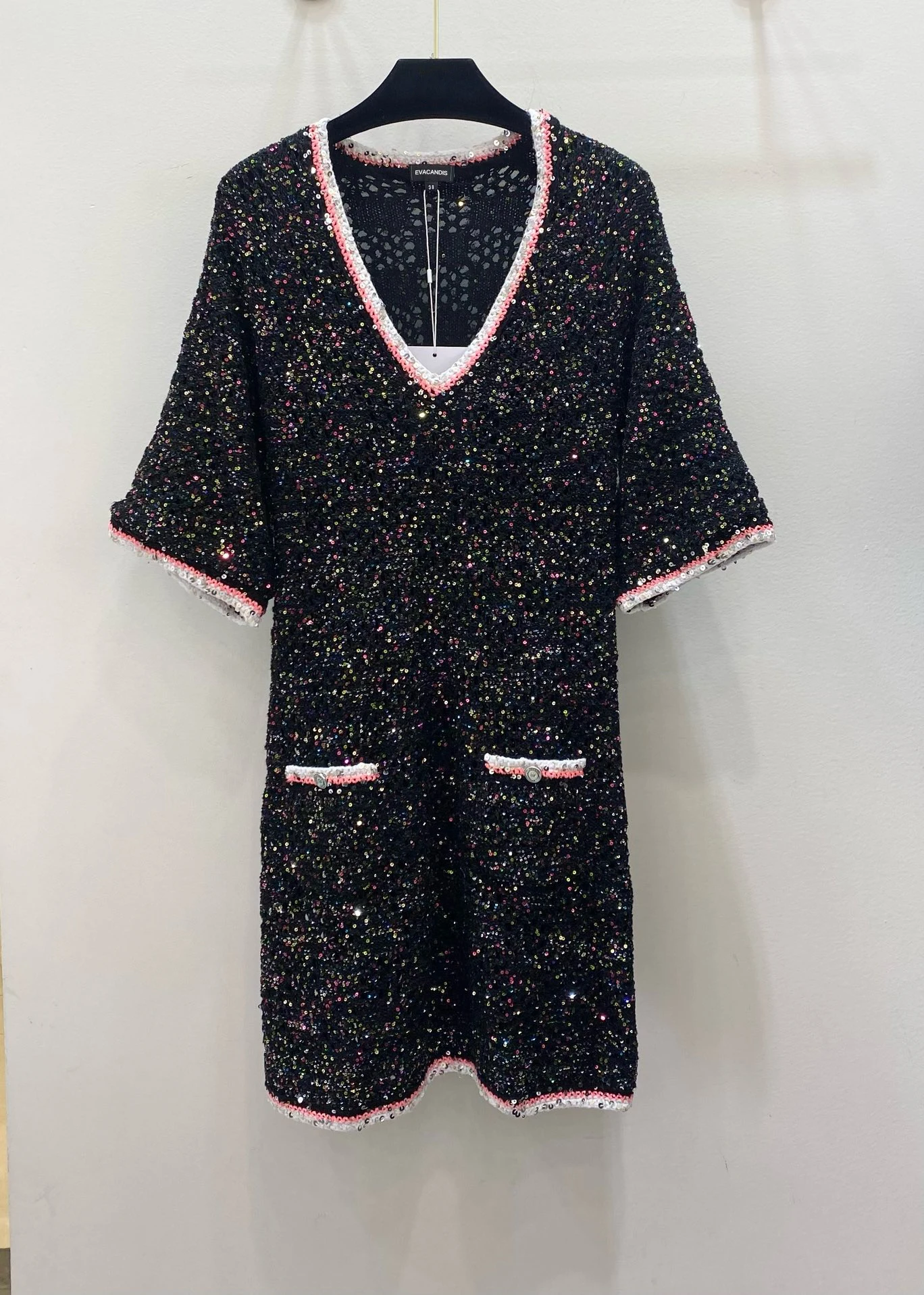 EVACANDIS Women High Quality New Double Pockets V-Neck Knitted Half Sleeve Dress Black Colorful Sequins Hit Color Chic Elastic
EVACANDIS Women High Quality New Double Pockets V-Neck Knitted Half Sleeve Dress Black Colorful Sequins Hit Color Chic Elastic