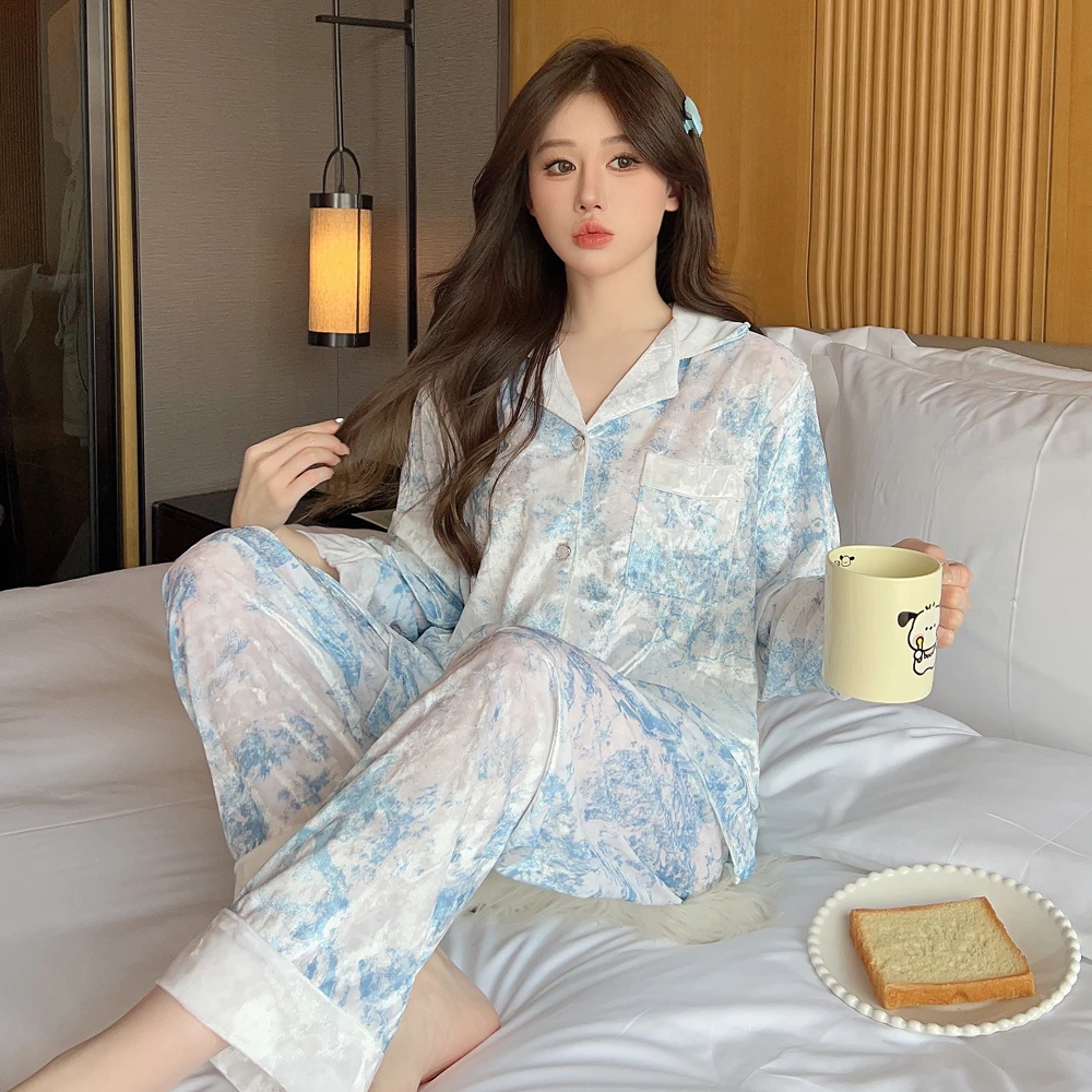 Spring Ladies Gold Velvet Polyester Pajama Sets Sexy Homewear Women's Casual Luxury Pajamas Thin Pajamas Female Sleepwear
Spring Ladies Gold Velvet Polyester Pajama Sets Sexy Homewear Women's Casual Luxury Pajamas Thin Pajamas Female Sleepwear