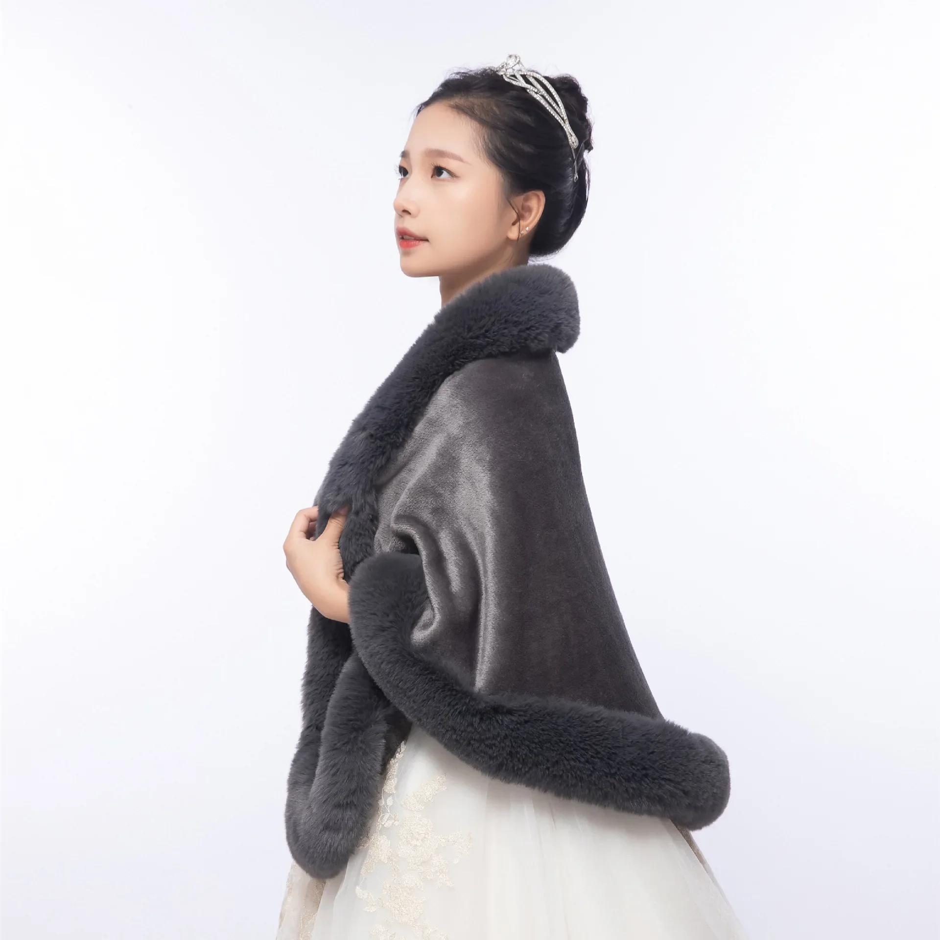 

Women Autumn and Winter Bohemian Faux Fur Ethnic Style Long Thickening Poncho Shawl Female Short Solid LooseCloak Coat T656