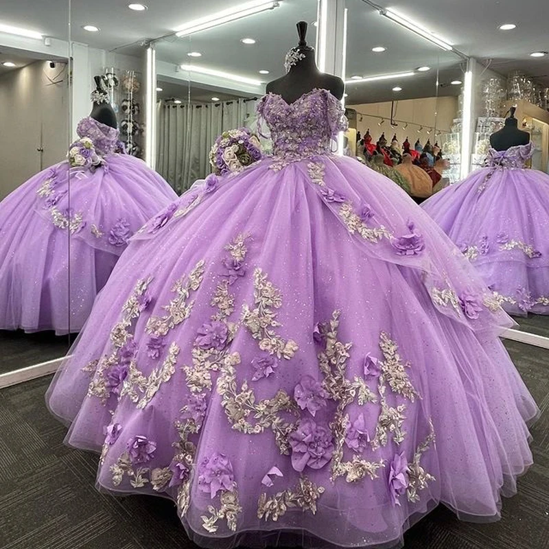 Lilac Sweetheart Ball Gown Quinceanera Dresses 3D Flower Beading Appliques Cinderella 16 Princess Gowns Vestidos De 15 Anos
Lilac Sweetheart Ball Gown Quinceanera Dresses 3D Flower Beading Appliques Cinderella 16 Princess Gowns Vestidos De 15 Anos