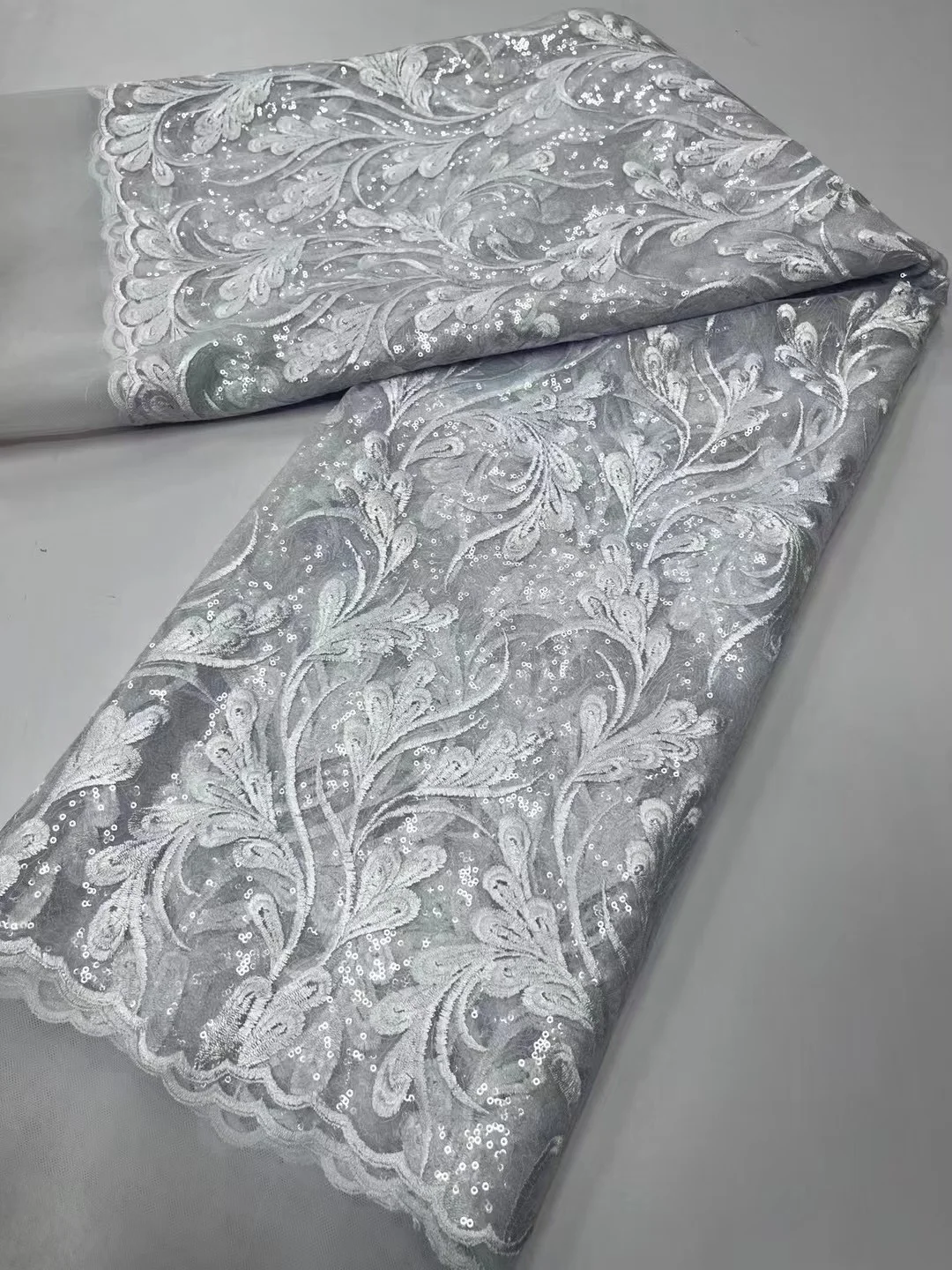 High Quality Nigerian Tulle Lace Fabric French Mesh Sequins Lace African Lace Fabric With Sequins Fabric For Wedding Party Dress
High Quality Nigerian Tulle Lace Fabric French Mesh Sequins Lace African Lace Fabric With Sequins Fabric For Wedding Party Dress
