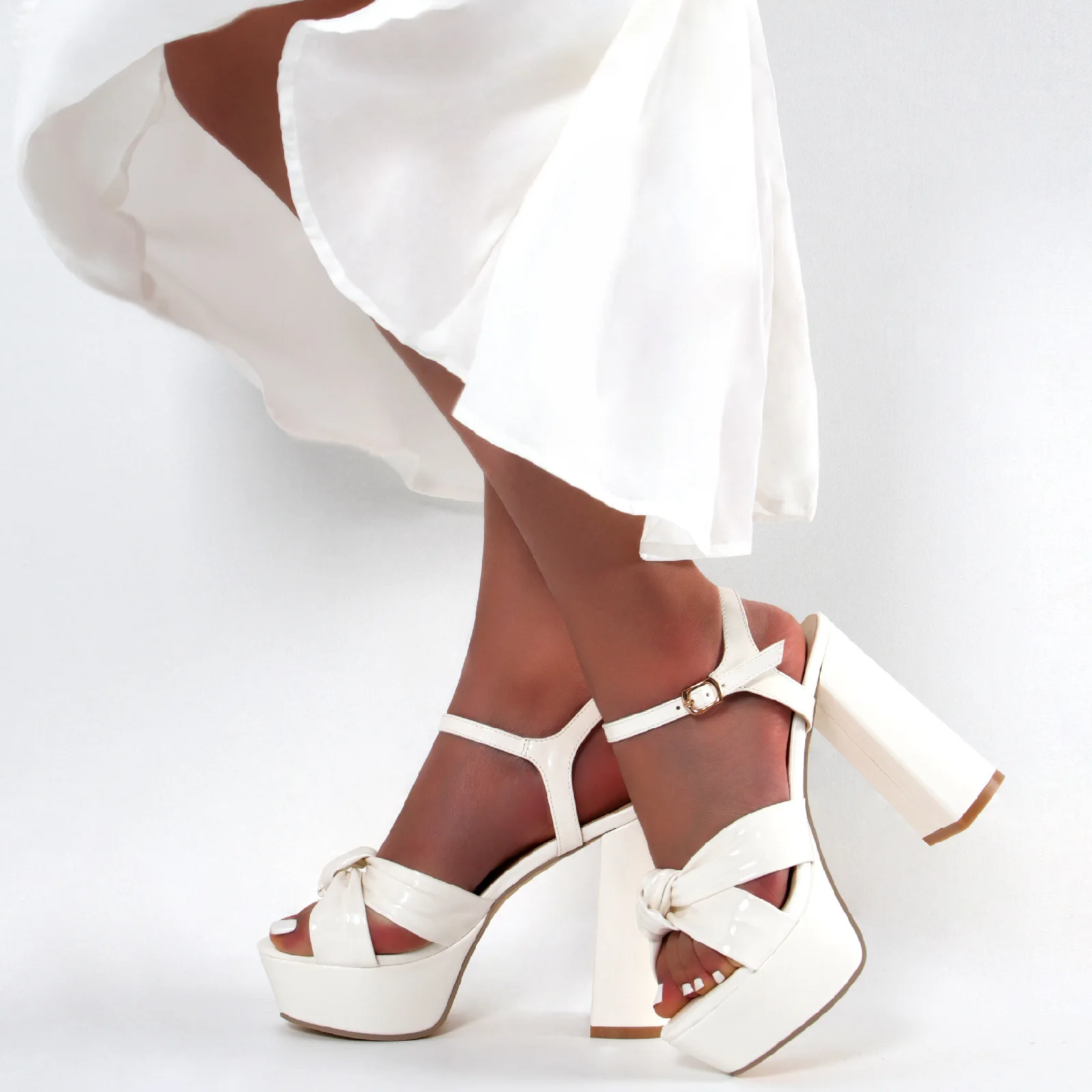 Women Sandals Pleated Butterfly Knot Plus Size Female Summer Shoe Buckle Strap Comfortable Solid Lady Sexy Pump Fashion New 2022
Women Sandals Pleated Butterfly Knot Plus Size Female Summer Shoe Buckle Strap Comfortable Solid Lady Sexy Pump Fashion New 2022