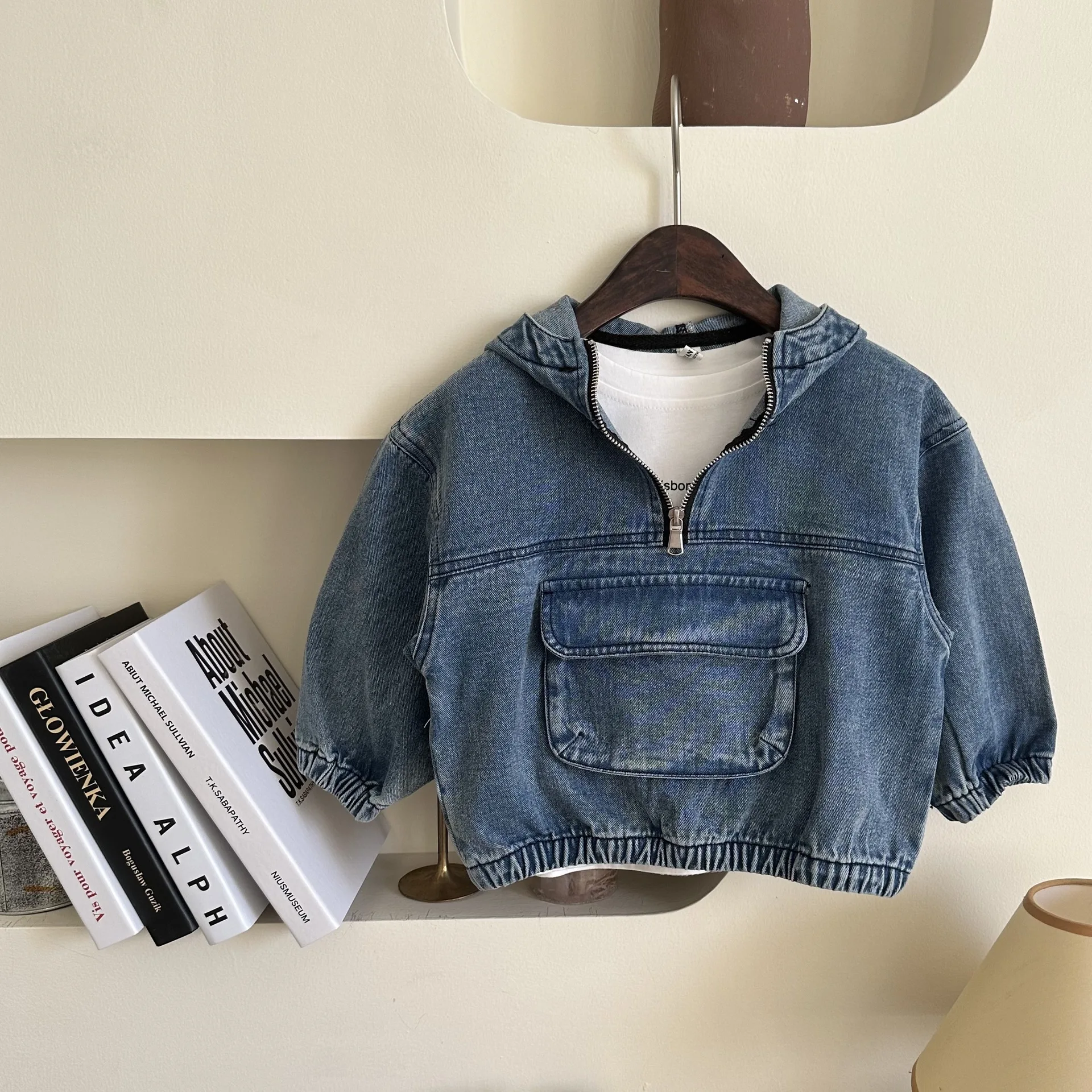 2023 Spring Autumn New Boys and Girls Solid Color Baby Hooded Zipper Casual Simple Handsome Kids Top Children Denim Coat
2023 Spring Autumn New Boys and Girls Solid Color Baby Hooded Zipper Casual Simple Handsome Kids Top Children Denim Coat