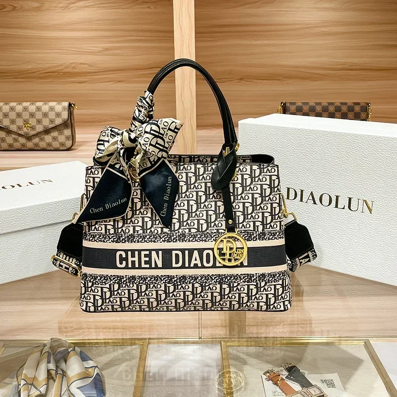 Famous Designer Luxury Brand Women Leather Handbags High Quality Embroidery Large Capacity Casual Totes Fashion Shoulder Bags
Famous Designer Luxury Brand Women Leather Handbags High Quality Embroidery Large Capacity Casual Totes Fashion Shoulder Bags