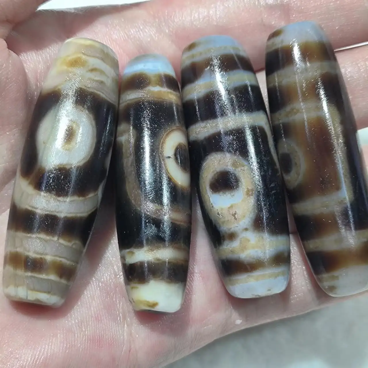 50pcs/lot Natural Old Agate Dzi Dzi Beads in Various Patterns to pure craftsmanship manual Tibet amulet precious accessories diy
50pcs/lot Natural Old Agate Dzi Dzi Beads in Various Patterns to pure craftsmanship manual Tibet amulet precious accessories diy