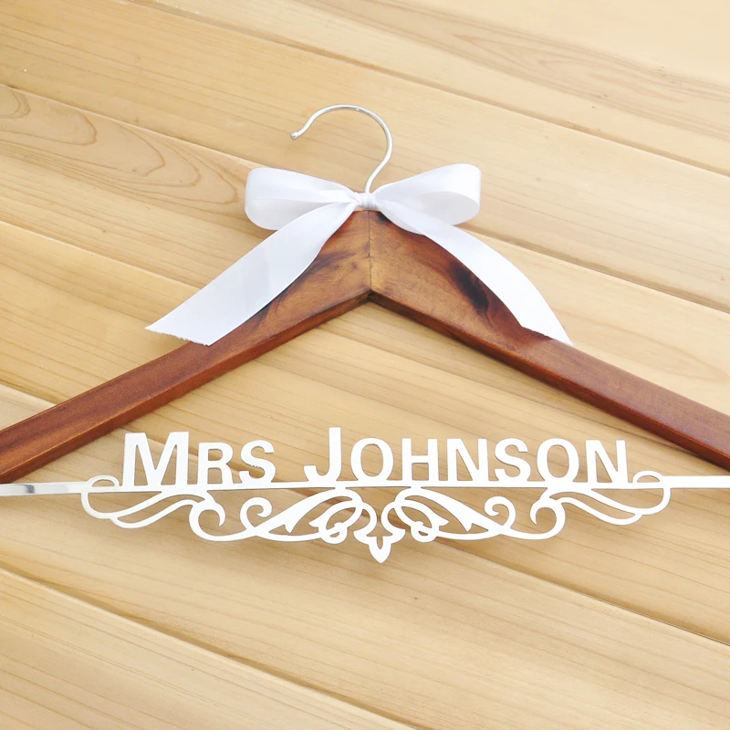 

Personalized Wedding Hanger Custom Name Dress Hanger Bride Groom Wooden Hangers Wedding Decoration Bridesmaid Bridal Shower Gift