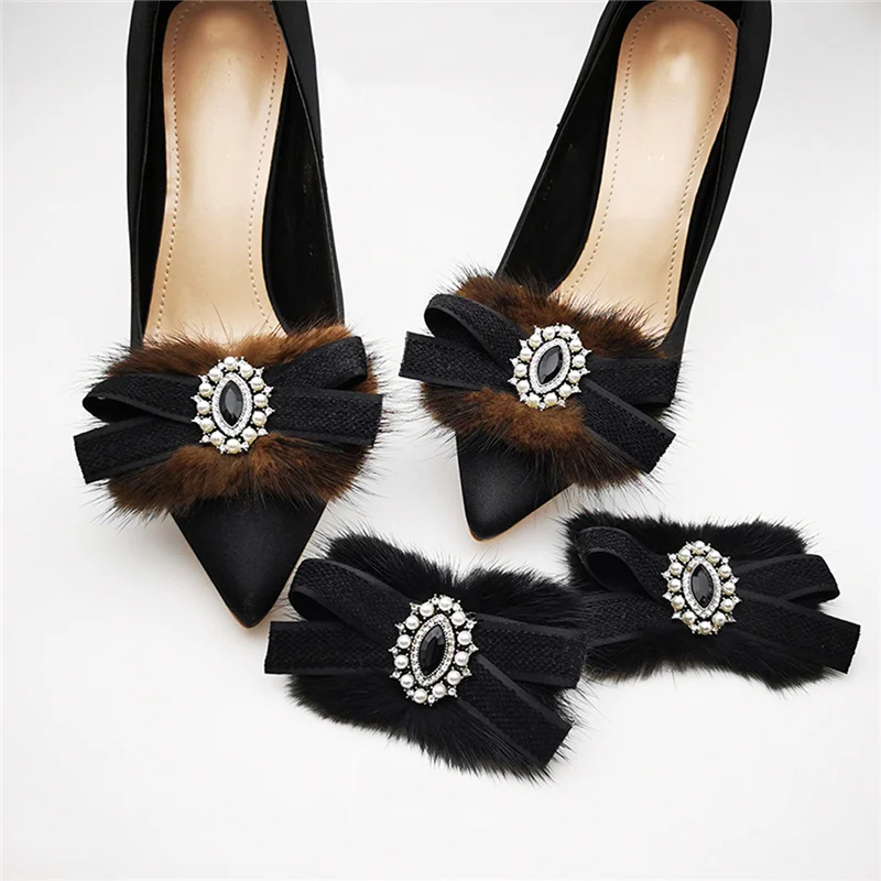 2 Pcs Detachable Shoe Clips Faux Fur Bow Shoe Buckle Pom Pom Shoe Decoration High Heel Shoe Charms for Women Wedding Accessories
2 Pcs Detachable Shoe Clips Faux Fur Bow Shoe Buckle Pom Pom Shoe Decoration High Heel Shoe Charms for Women Wedding Accessories