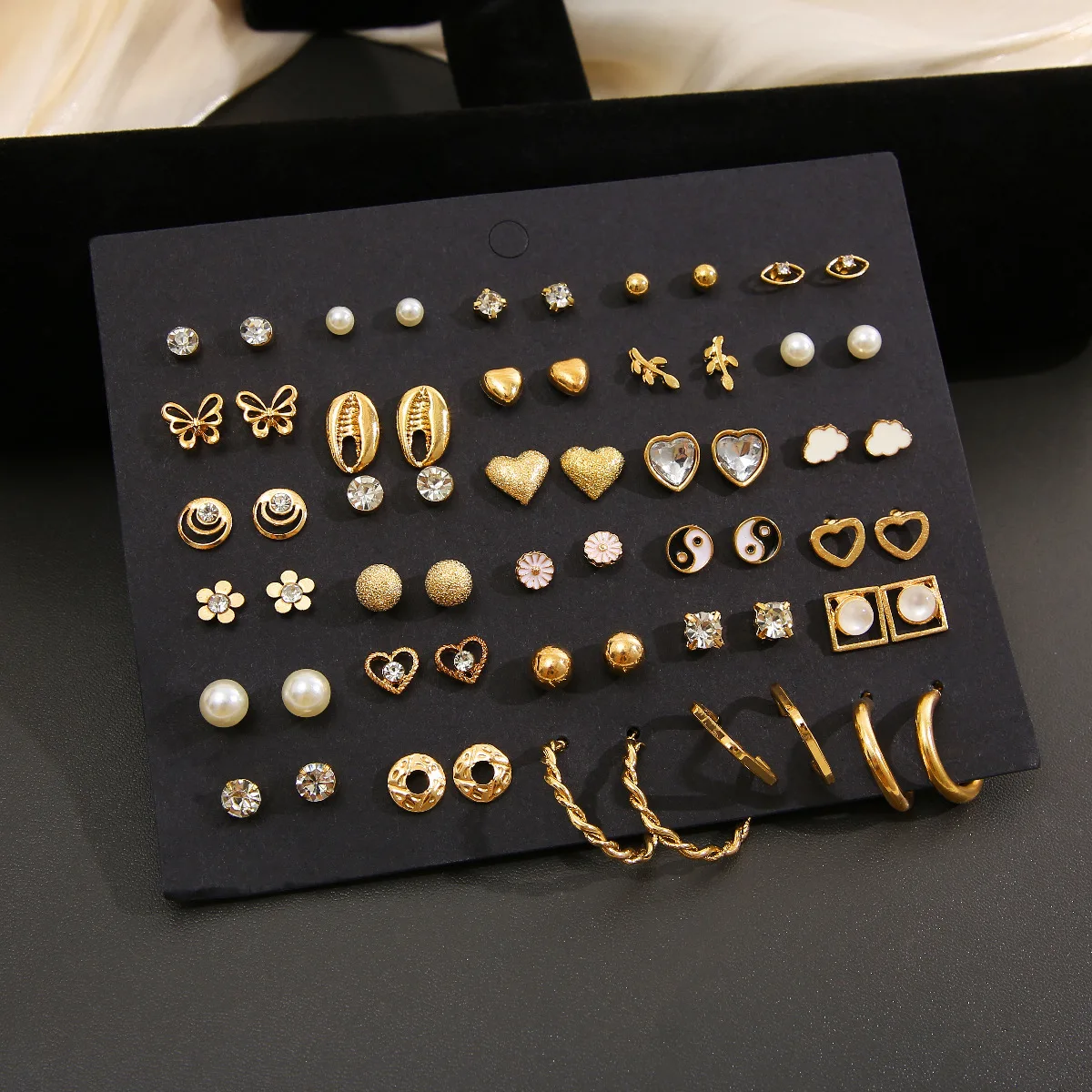 Korean Style Cross-Border Earring Set Pearl Butterfly Daisy Tai Chi Pearl Stud Earrings 30-Piece Set
Korean Style Cross-Border Earring Set Pearl Butterfly Daisy Tai Chi Pearl Stud Earrings 30-Piece Set