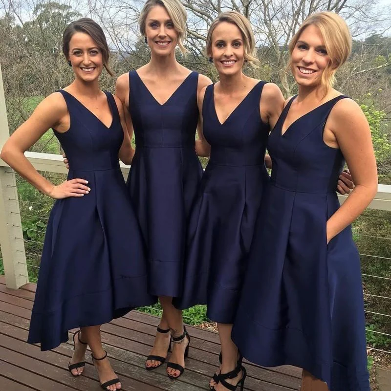 Tea Length Navy Blue Bridesmaid Dresses With Pockets V-neck A-line Satin Wedding Party Gowns Elegant Short Maid Of Honor Dresses
Tea Length Navy Blue Bridesmaid Dresses With Pockets V-neck A-line Satin Wedding Party Gowns Elegant Short Maid Of Honor Dresses
