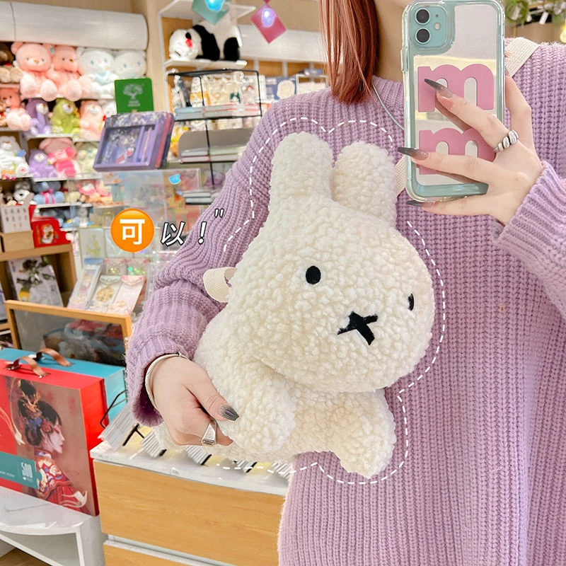 Мультяшный кролик Sanrio, плюшевая сумка, аксессуары Miffys, милые аниме куклы, кровать, диван, украшения для рабочего стола, декоративные игрушки, подарки для девочек
Мультяшный кролик Sanrio, плюшевая сумка, аксессуары Miffys, милые аниме куклы, кровать, диван, украшения для рабочего стола, декоративные игрушки, подарки для девочек