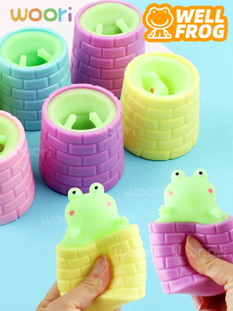 Squishy Grenouille Malicieuse dans son Puits Squishy Grenouille Malicieuse dans son Puits