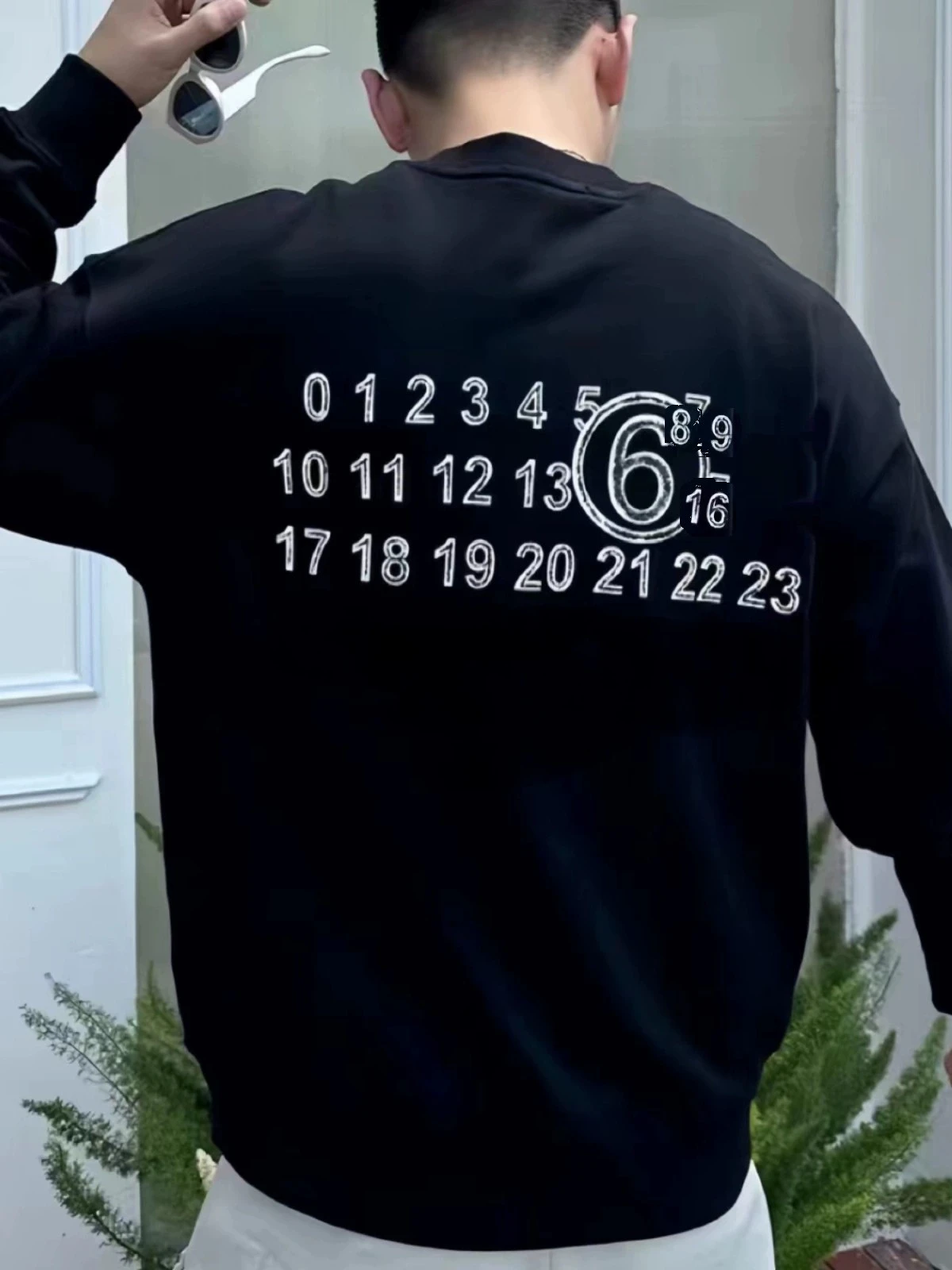Fashion MMSIX Men Pullover Hoodie Four Corners Embroidery Joint Number Back Calendar For Men And Women M6 Sweatshirt
Fashion MMSIX Men Pullover Hoodie Four Corners Embroidery Joint Number Back Calendar For Men And Women M6 Sweatshirt