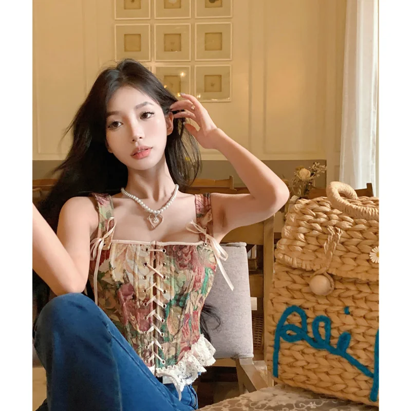 Spring Women's Clothing New French Monet Oil Painting Style Folding Vest Design Retro Outer Wear Sling Unique Temperament Corset
Spring Women's Clothing New French Monet Oil Painting Style Folding Vest Design Retro Outer Wear Sling Unique Temperament Corset