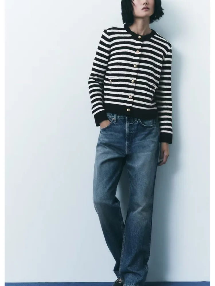 2023 new autumn women's small fragrance round neck striped knitted cardigan sweater jacket top
2023 new autumn women's small fragrance round neck striped knitted cardigan sweater jacket top