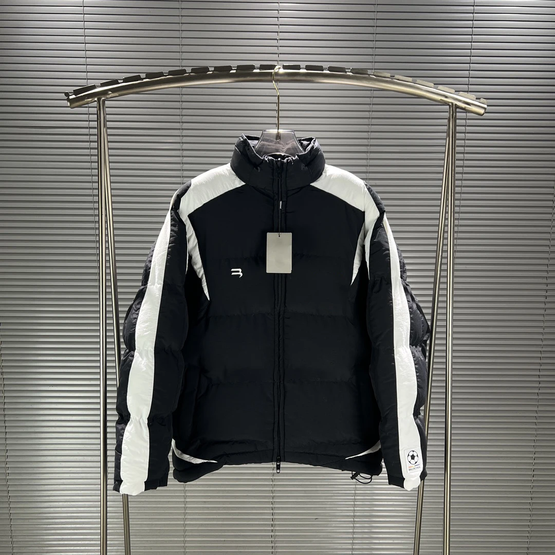 2023 Winter Men's No. 10 Stitching Football Classic Back Lettered Down Padded Jacket High Quality Fashion Jacket
2023 Winter Men's No. 10 Stitching Football Classic Back Lettered Down Padded Jacket High Quality Fashion Jacket