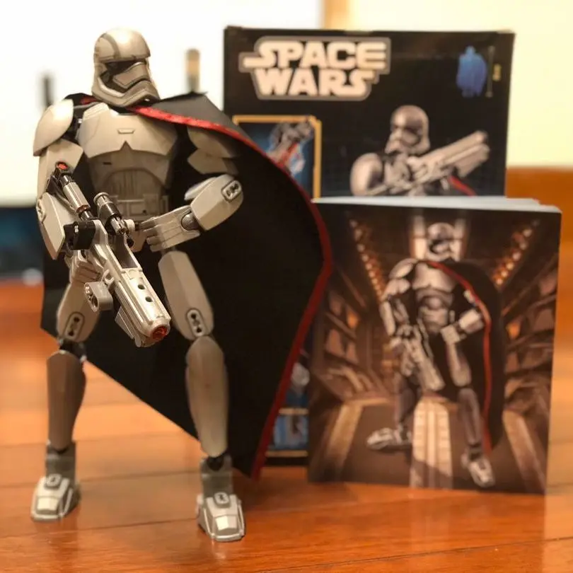 Star Wars The Mandalorian movable figure Black Knight assembled doll desktop ornaments assembled building blocks children's toys
Star Wars The Mandalorian movable figure Black Knight assembled doll desktop ornaments assembled building blocks children's toys